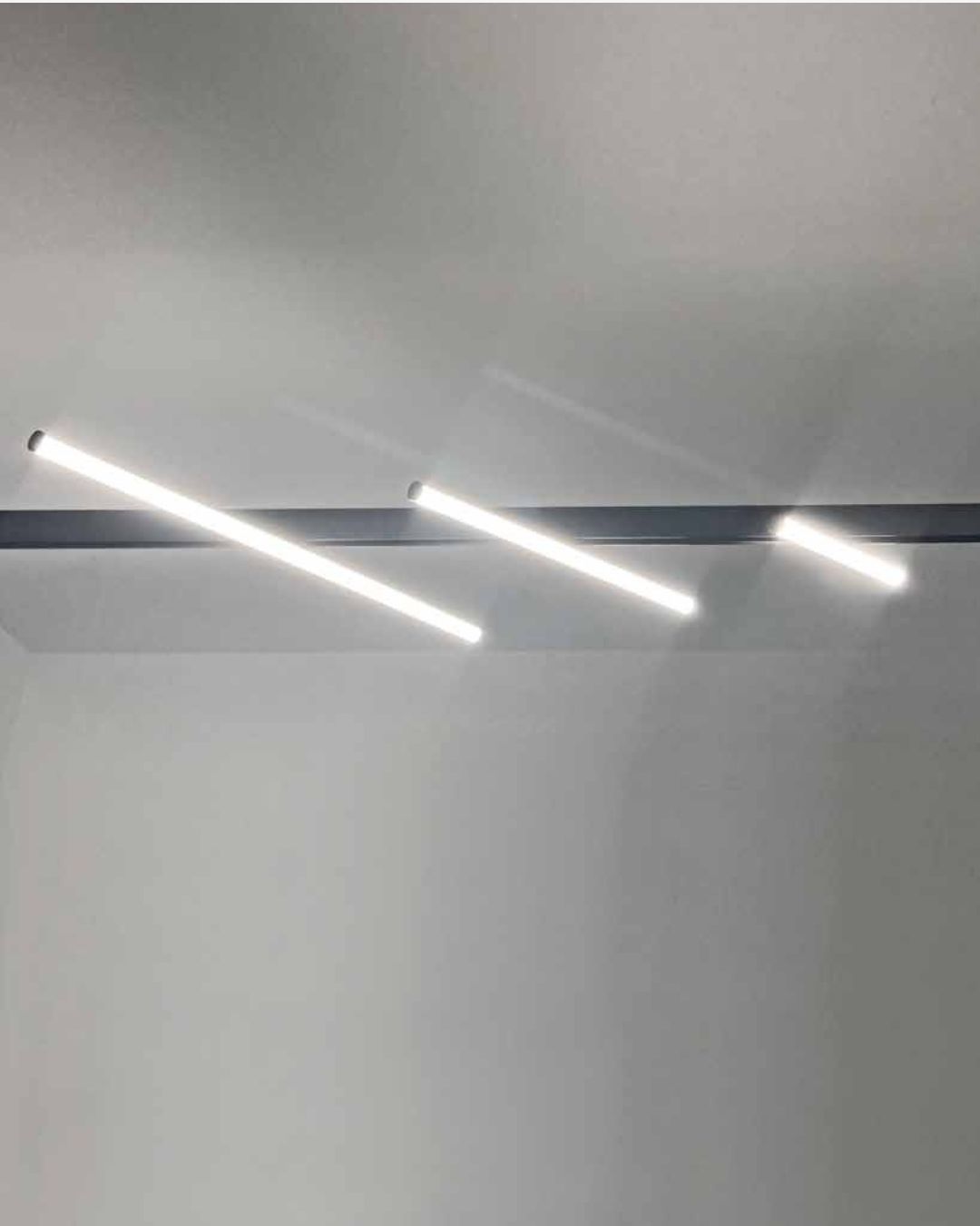 Omni-Directional Linear Light